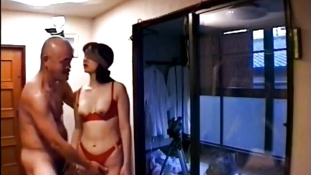 Маш сайн :  Curvy секс профессор Бритни Амбер хамгийн сайн шавьтайгаа эргэлздэг Халуун порно кино 