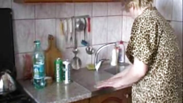 Маш сайн : Том биетэй хөл бөмбөгчид том овойлттой хөгжилдөхийн тулд тоглолтонд ялалт байгуулдаг Халуун порно кино